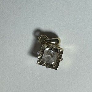 Square shape with actual‎ gold frame